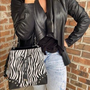 NWT Michael Kors Mercer Gallery Convertible Bucket Shoulder Zebra Stripe Bag
